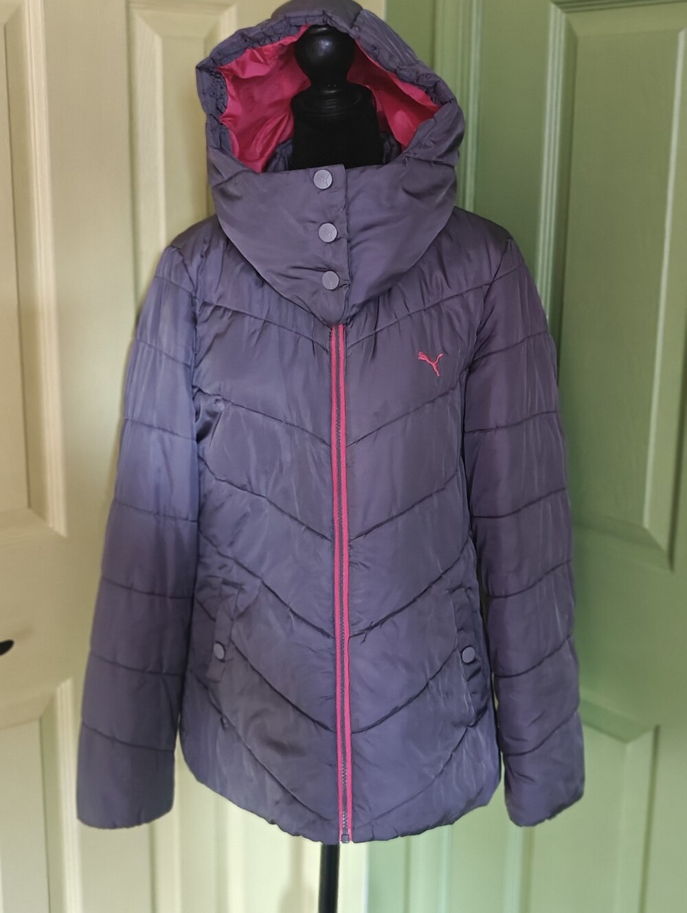 gray quilted Puma puffer jacket sz L pink liner hooded
